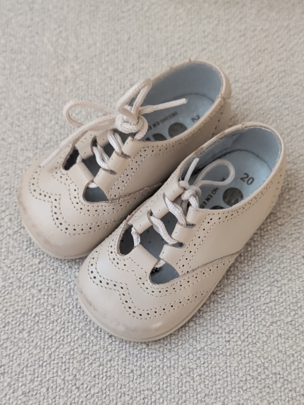 Classic Kids Lace-Up T-Strap Shoes in Cream Size 20